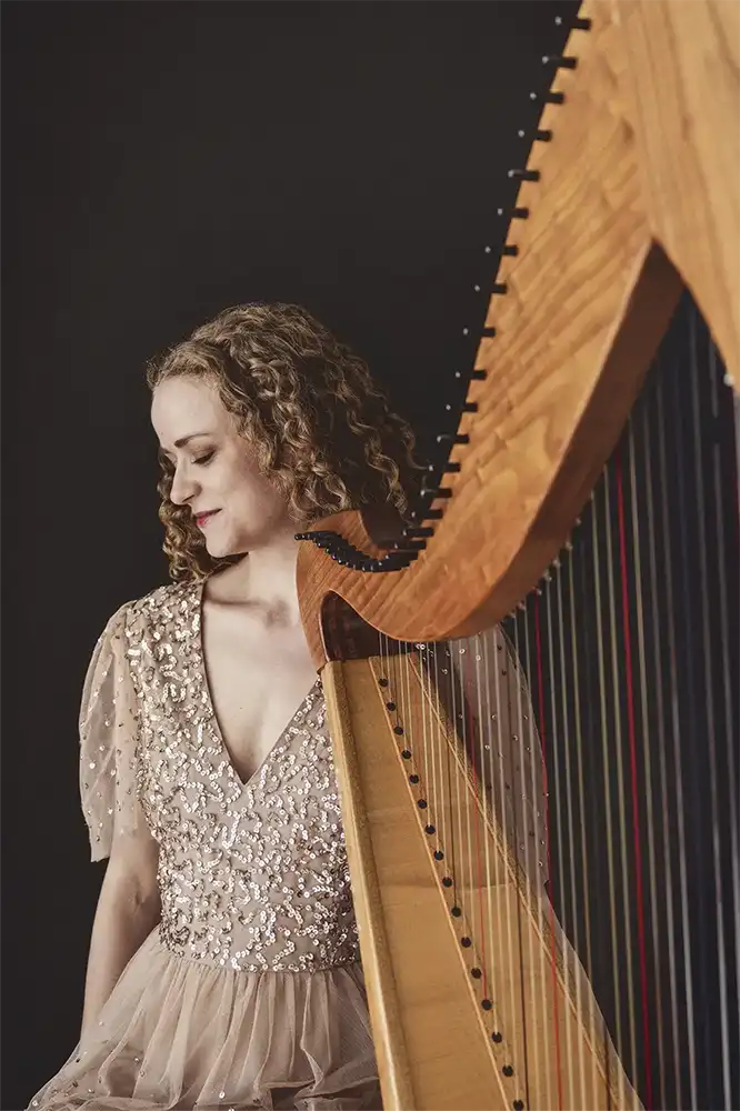 Portræt af musiker Mariann Mikkelsen, skudt af fotograf Kirsten Adler, Århus