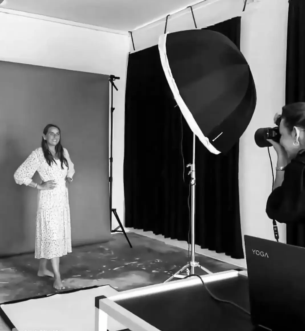 portrætter i studiet af Anne Hjernøe Fotograf i Århus, Kirsten Adler på job, - portrætter i studiet af Anne Hjernøe