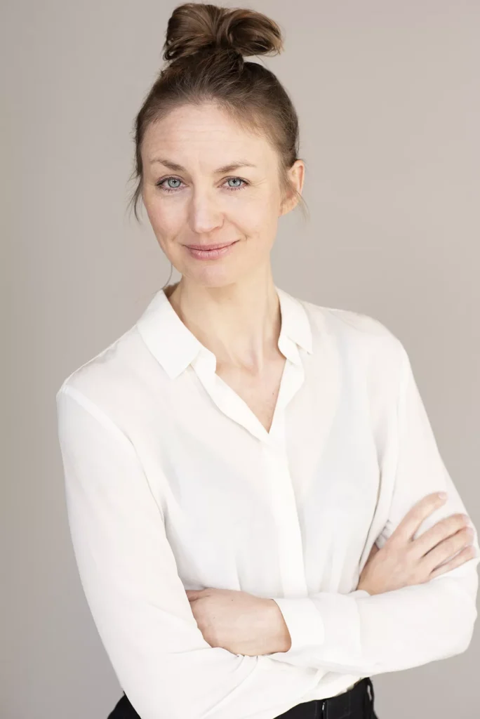 Portræt af Karin Sjoholm taget af Kirsten Adler, fotograf Århus